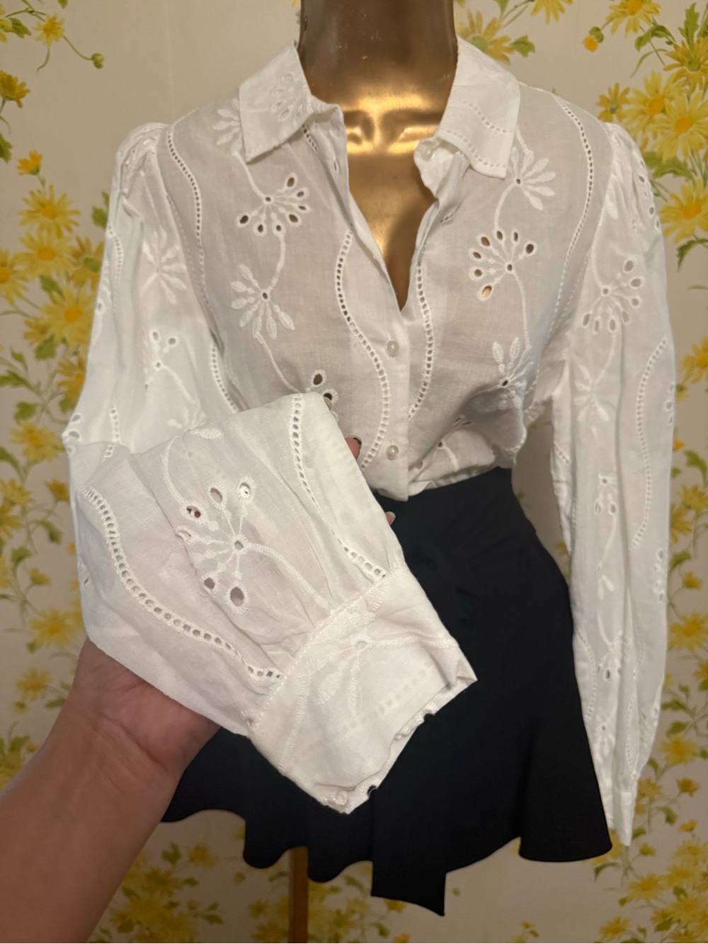 Ovi boho White Eyelet Button-Up Blouse size M - Picture 3 of 13